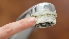 Du kan glömma kalkavlagringar på armaturerna: ett enkelt knep gör att de inte kommer tillbaka