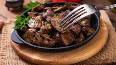 Jag tillsätter bara en nypa: hemligheten bakom perfekt mör kycklinglever som smälter i munnen