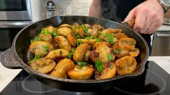 Svampen i stekpannan mörknar inte längre utan blir gyllene – kockens hemlighet