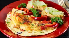 Kvar från gårdagens ugnskyckling: 6 snabba rätter som gör resterna nya igen