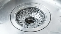 Glöm kemikalier: rörmokarens smarta knep för att rensa stopp på några minuter